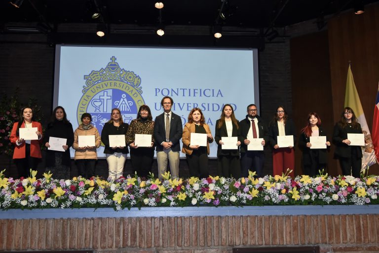 Reconocen a 8 funcionarias de la Escuela de Ingeniería por su desempeño de Excelencia