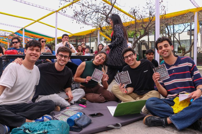 Bingo solidario recauda fondos para becas de estudiantes de la Escuela